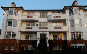 Tony Monblat: The 'Chilterns' art deco apartments, SUTTON, Surrey, Greater London Used under licence: https://creativecommons.org/licenses/by/2.0/